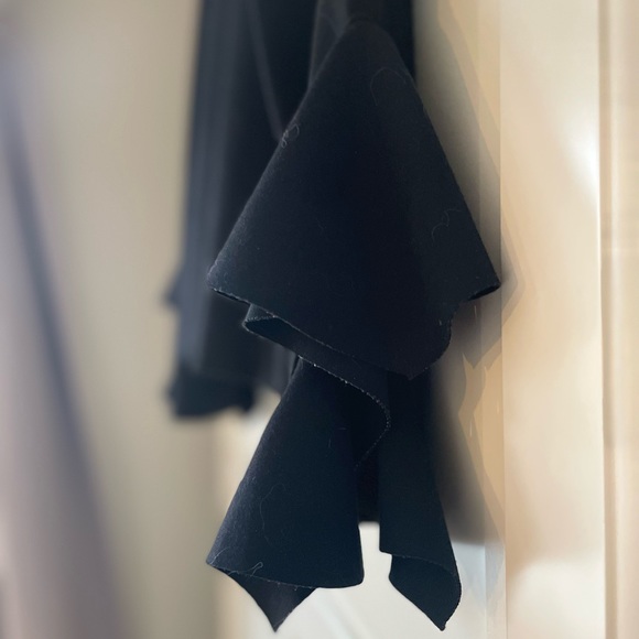 Scalloped Sleeve Date Night Top from Banana Republic - Picture 3 of 6